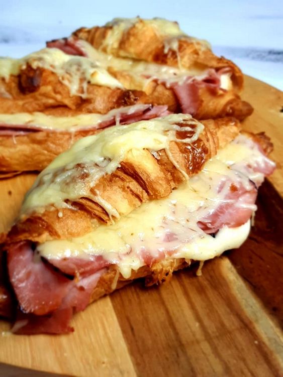 Croissant jambon fromage