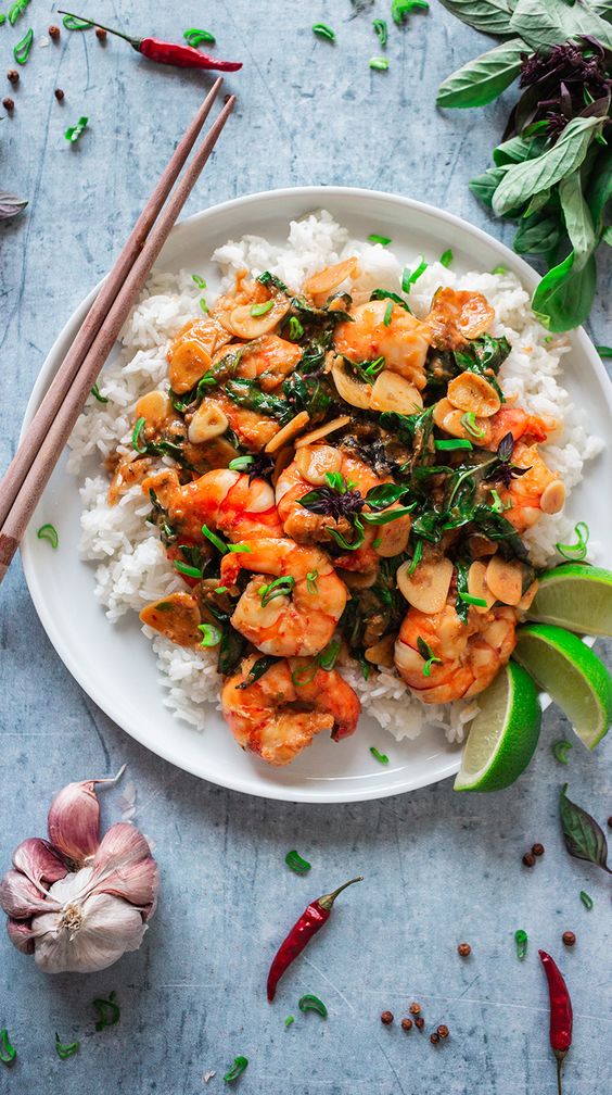 Crevettes sautées au basilic thaï