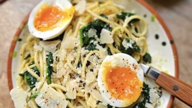 Pâtes aux épinards, oeufs mollets et Parmesan