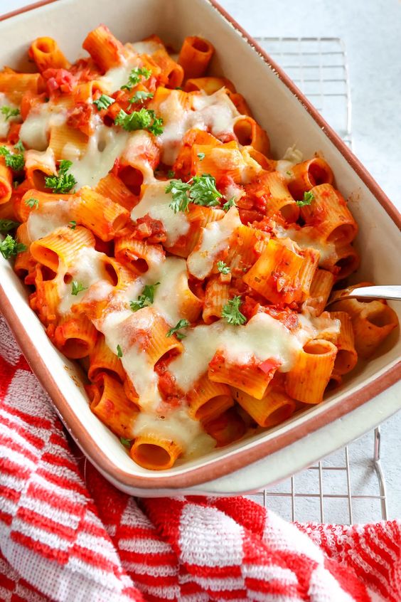 Pasta arrabbiata ovenschotel