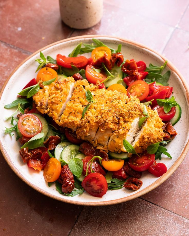 Poulet croustillant au parmesan et salade italienne