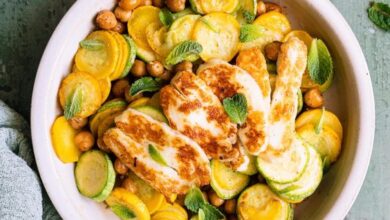 Courgettes grillées, pois chiches et halloumi