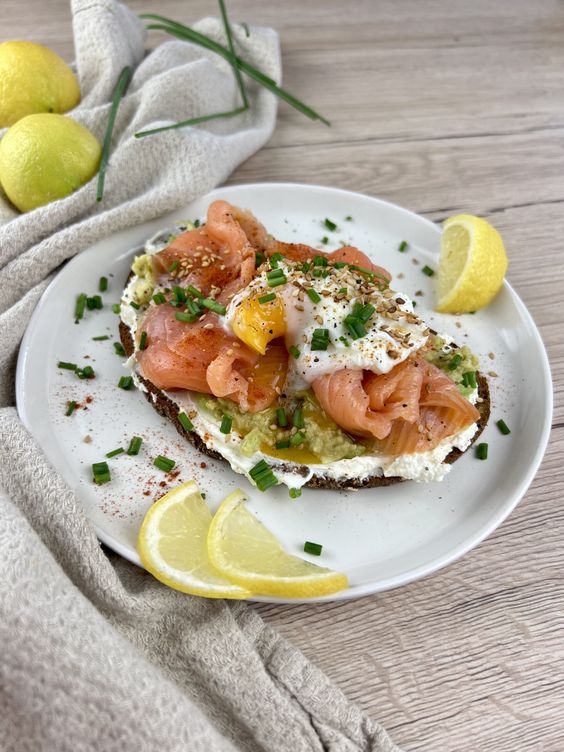 Bruschetta avocat saumon & œuf poché