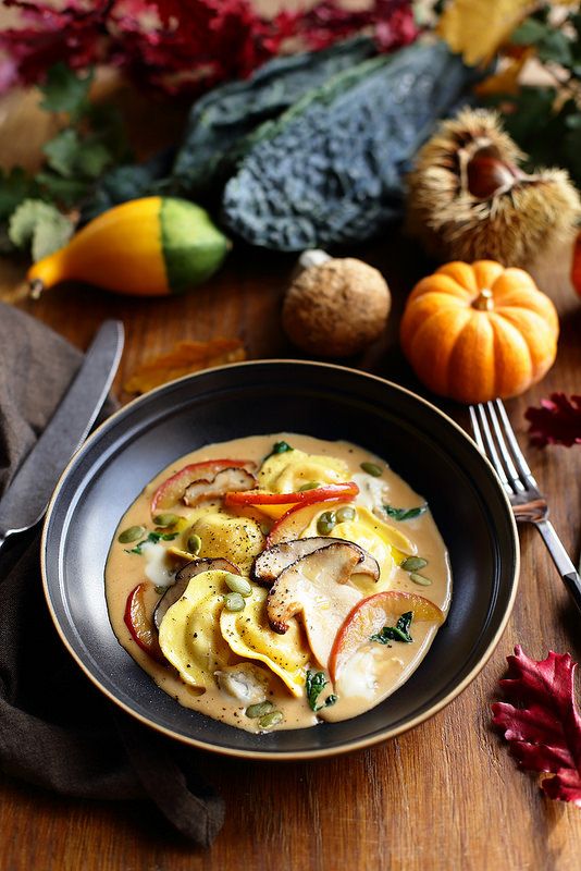 Ravioli de potiron, sauce au gorgonzola et cèpes sautés