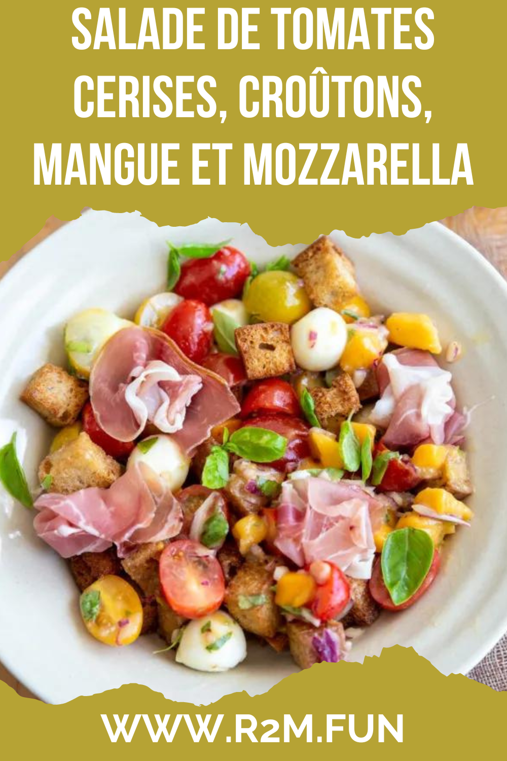 Salade de tomates cerises, croûtons, mangue et mozzarella