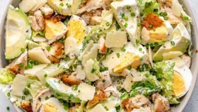 Salade Caesar au Poulet Fermier Faible en Glucides