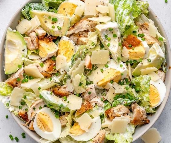 Salade Caesar au Poulet Fermier Faible en Glucides