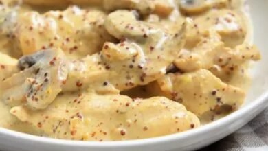 Poulet à la moutarde à l'ancienne et champignons