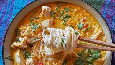 SOUPE THAÏE AU POULET, LAIT DE COCO ET CURRY