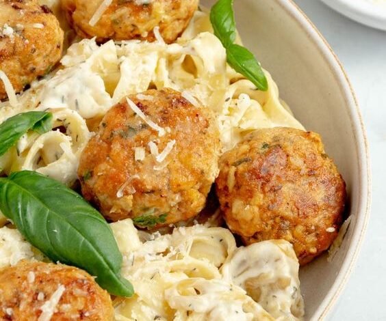 Boulettes de poulet et pâtes à la crème