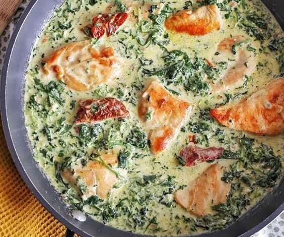 Poulet crémeux au parmesan, épinards et tomates séchées