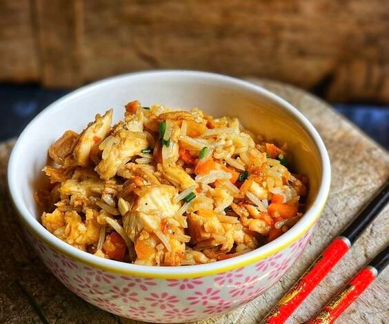 Riz sauté au poulet : une recette asiatique facile