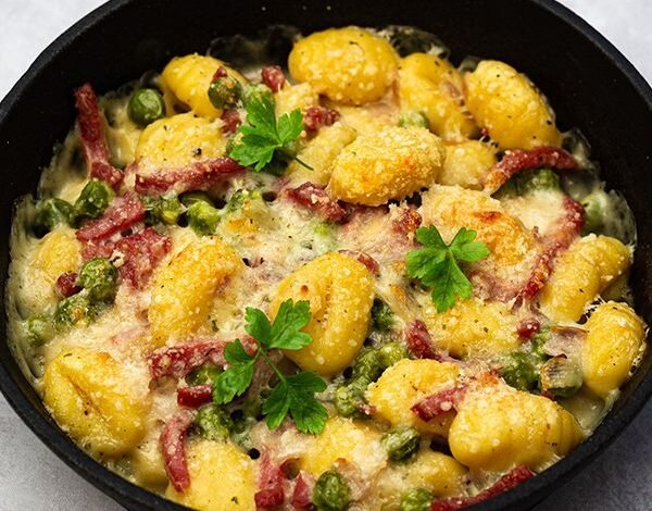 Gratin de gnocchi aux petits pois façon carbonara