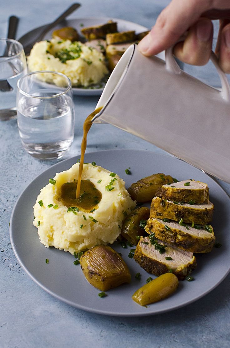 Filet mignon de porc aux épices, échalotes confites