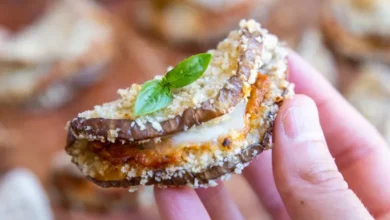 Bouchées aux aubergines panées, pesto rosso et mozzarella