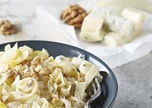 Tagliatelles aux chicons, roquefort et noix