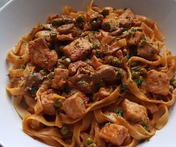 Tagliatelles au poulet façon stroganoff