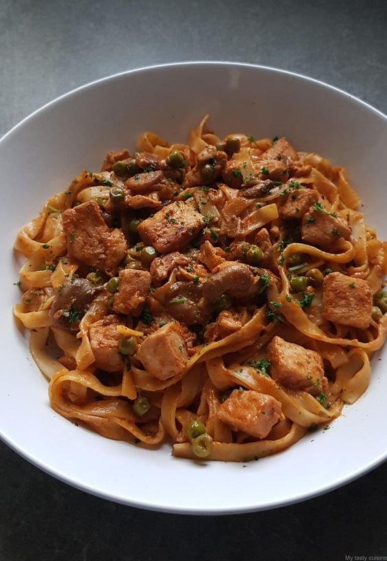 Tagliatelles au poulet façon stroganoff