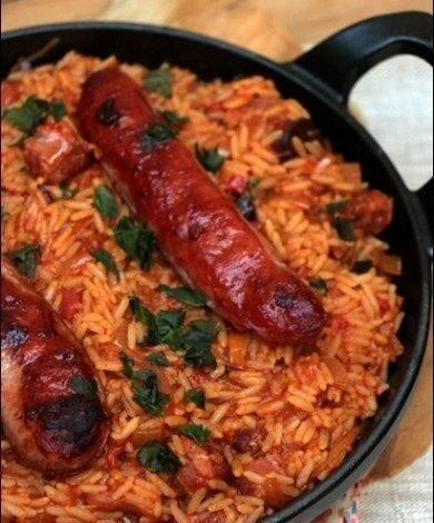 Riz à la tomate et aux saucisses