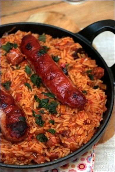 Riz à la tomate et aux saucisses