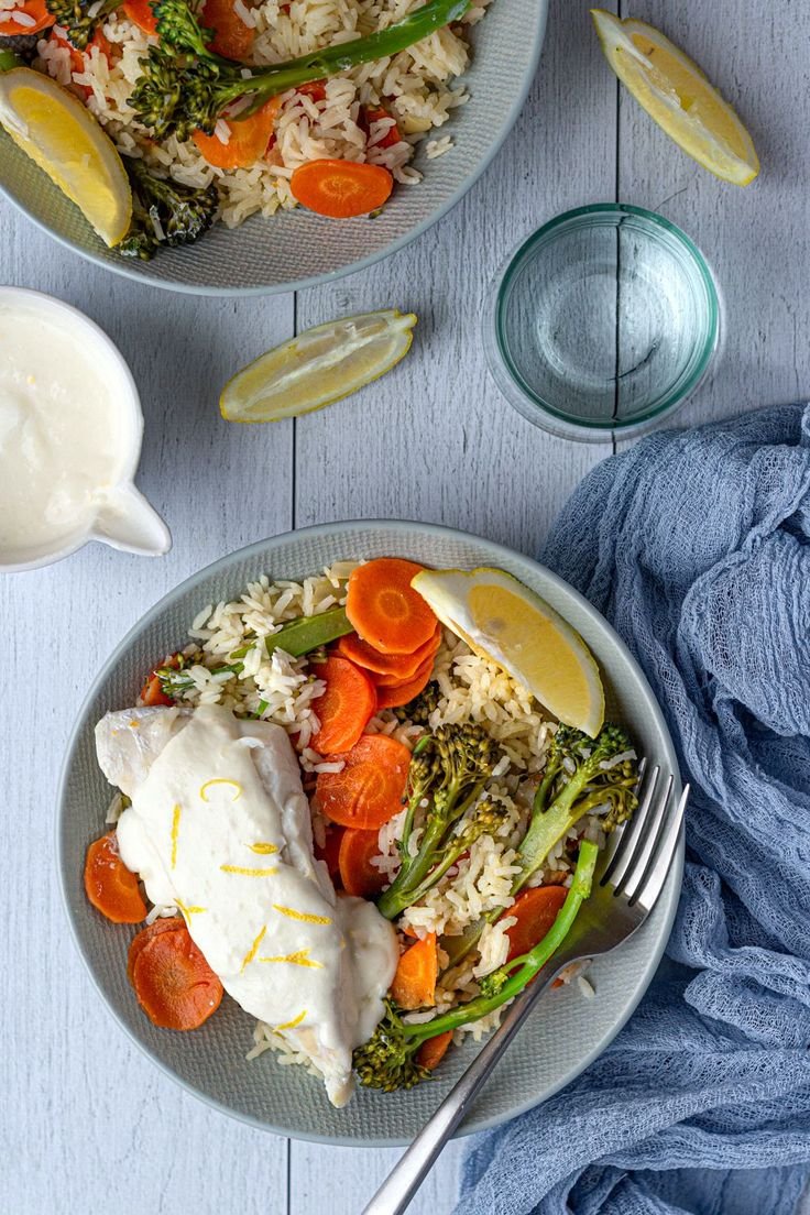 Cabillaud à la crème au citron et riz pilaf aux légumes