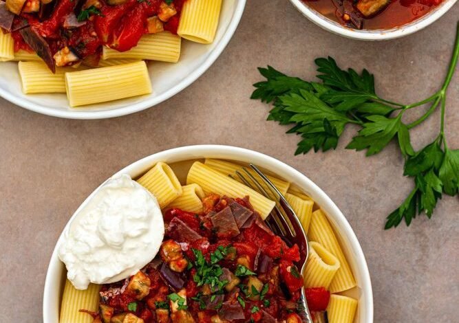 Rigatoni à l'aubergine, coppa et burrata