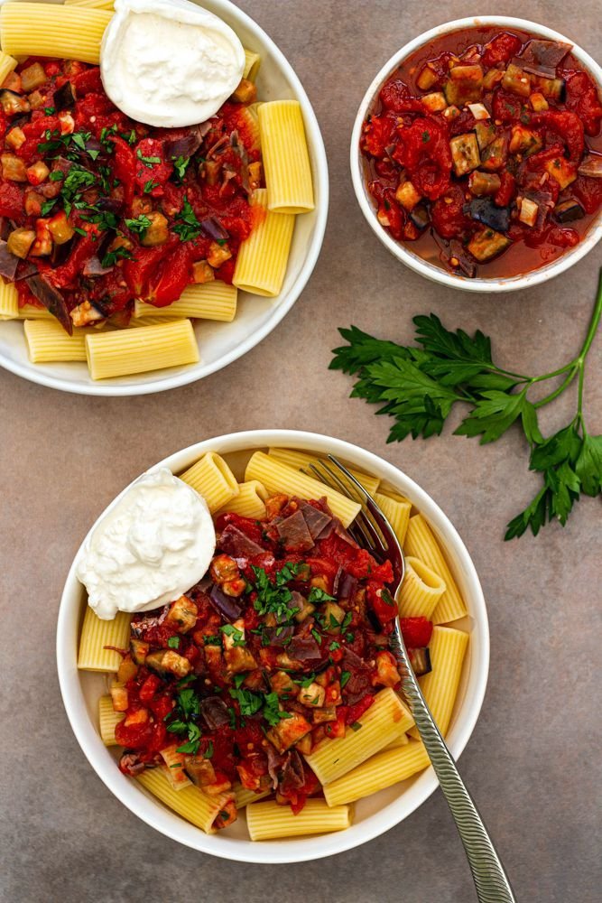 Rigatoni à l'aubergine, coppa et burrata