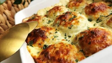 Boulettes de pommes de terre farcies au boeuf, béchamel