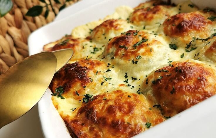 Boulettes de pommes de terre farcies au boeuf, béchamel
