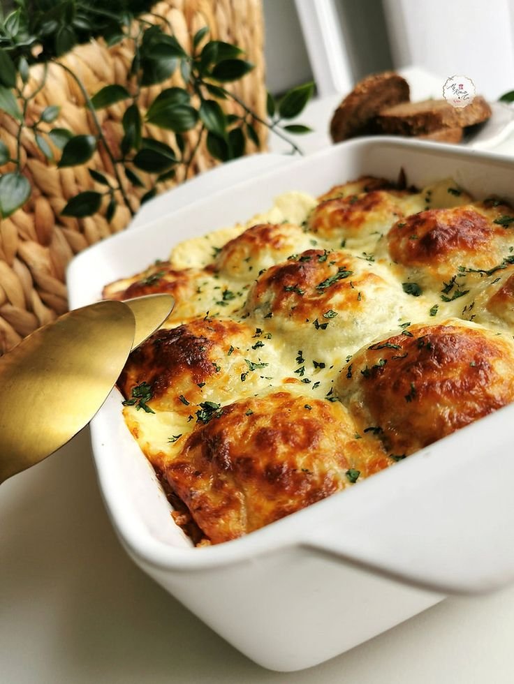 Boulettes de pommes de terre farcies au boeuf, béchamel