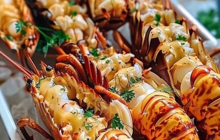 Queues de Homard au Beurre Aillé – Recette raffinée et simple